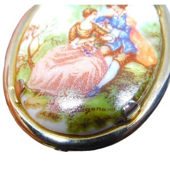 Brooch Vintage Style Couple Scene Transfer Acrylic Gold Tone Women’s Fashion - Picture 2 of 5